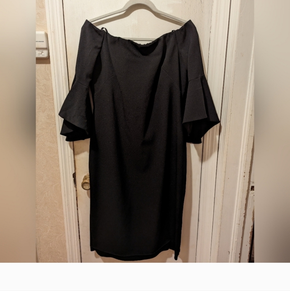 CHELSEA 28 off the shoulder black dress